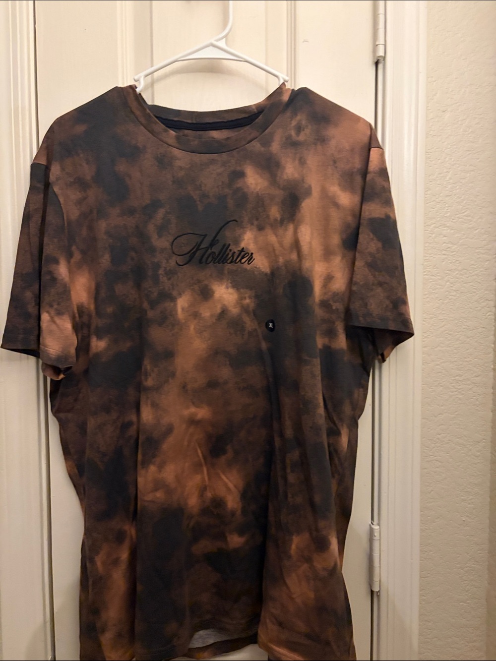 Hollister Men's Brown and Black Tie-Dye Crew Neck Tee